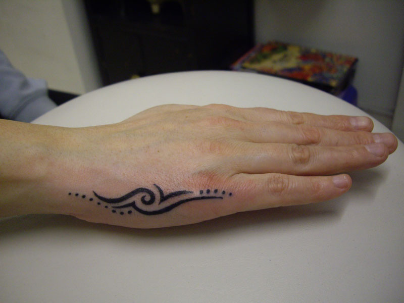 tatoo tribal sur la main