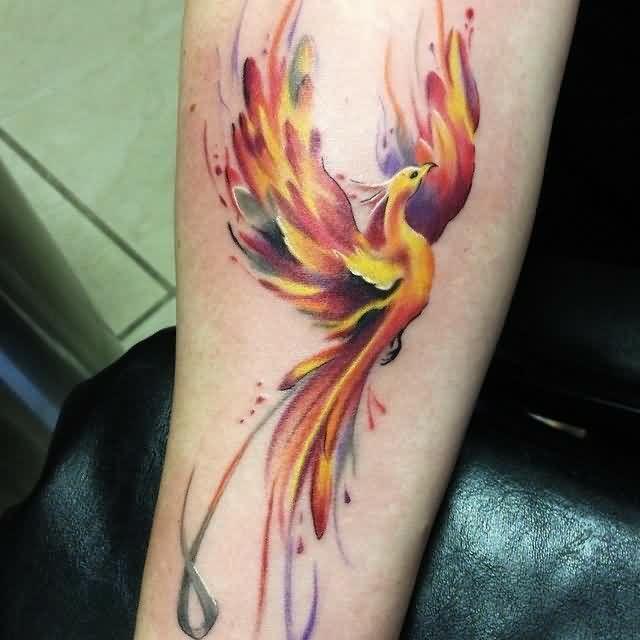 tatouage avant bras femme horloge Phoenix