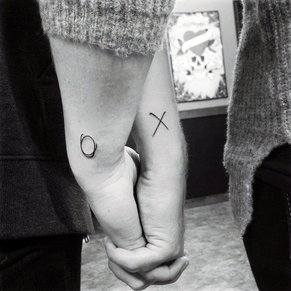 tatouage couple X et O