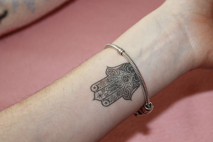 tatouage main de Fatma