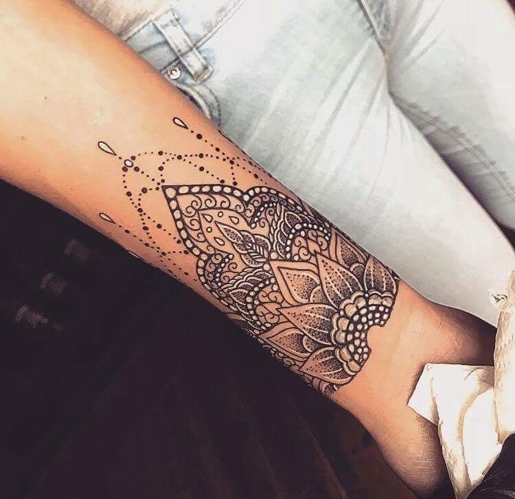 tatouage mandala avant bras femme