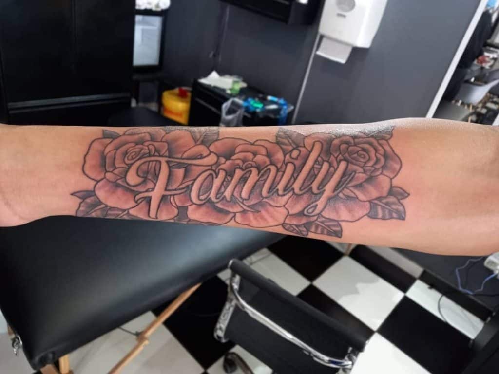 tatouage mot famille