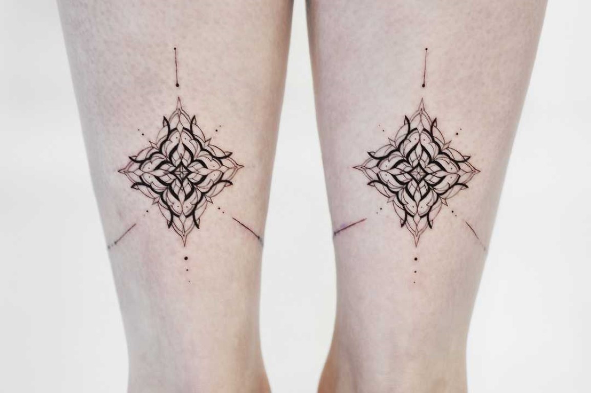 tatouage symétrique sur chaque cheville