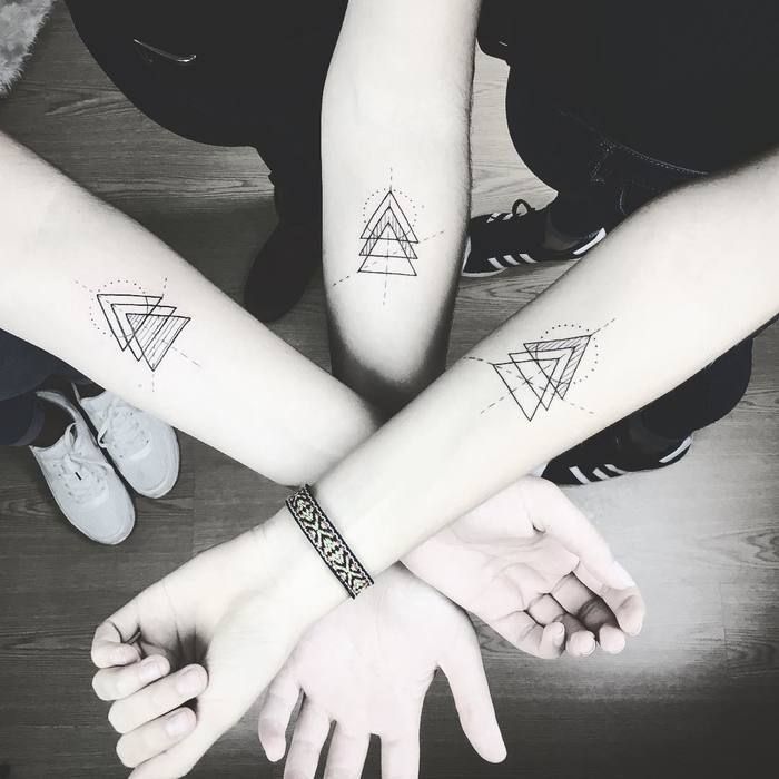 tatto famille symboles géométriques complémentaires