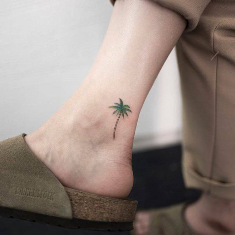 tattoo cheville palmier