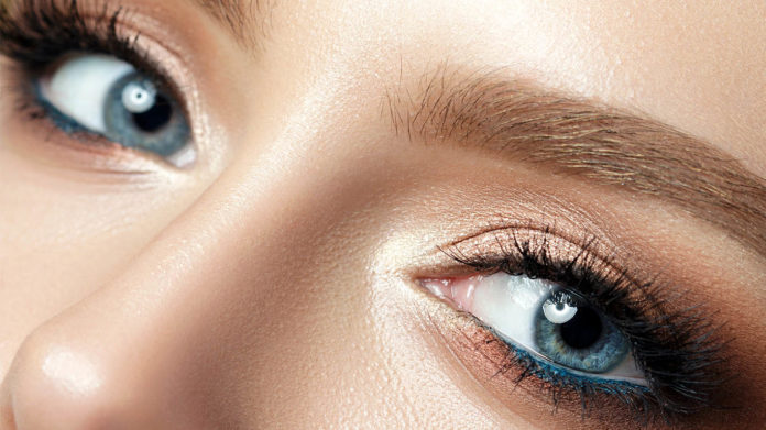 Maquillage pour les yeux bleus