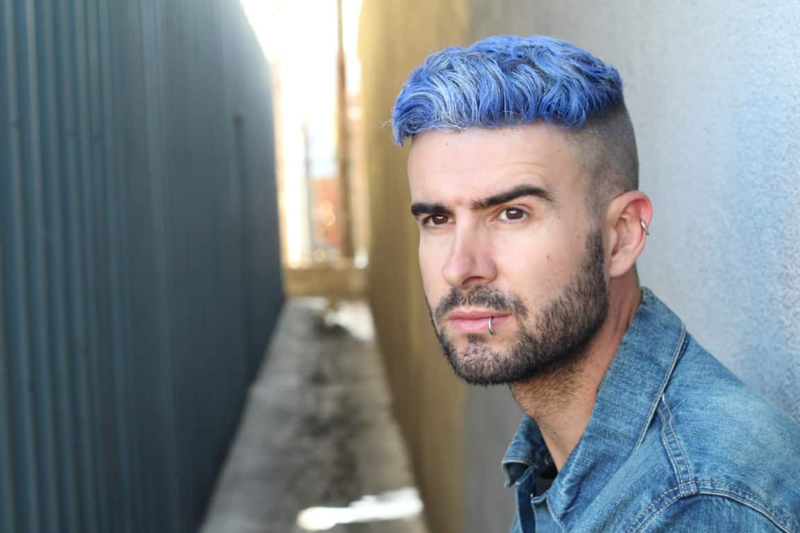 Les cheveux bleus pour les hommes