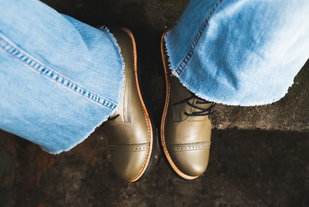 Comment porter des low boots avec un jean